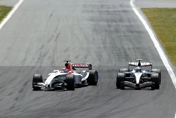 Formula One World Championship: Takuma Sato BAR Honda 006 overtakes David Coulthard McLaren Mercedes MP4  /  19