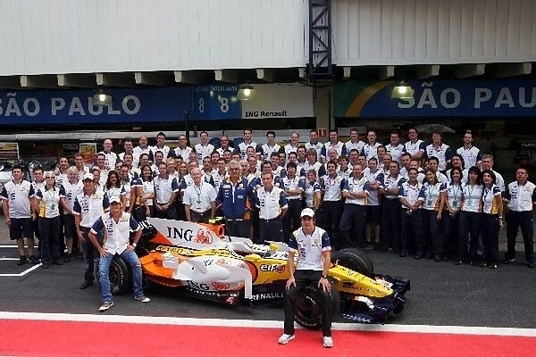 Formula One World Championship: Team photograph for Renault