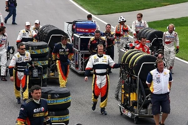 Formula One World Championship: Teams get to the grid
