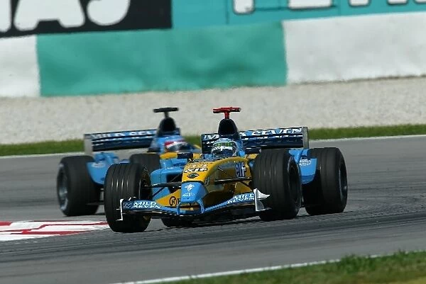 Formula One World Championship: Test driver Allan McNish Renault R23 leads Fernando Alonso Renault R23 during free testing