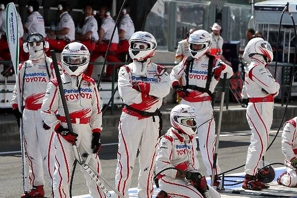 Formula One World Championship: Toyota mechanics wait for a pitstop