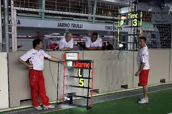 Formula One World Championship: Toyota test an illuminated pit board