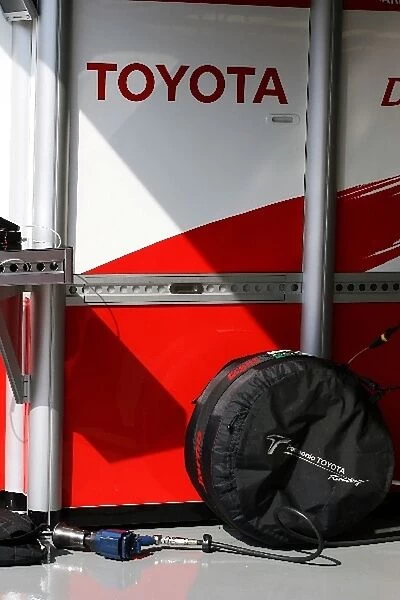 Formula One World Championship: Toyota tyre blanket and air gun