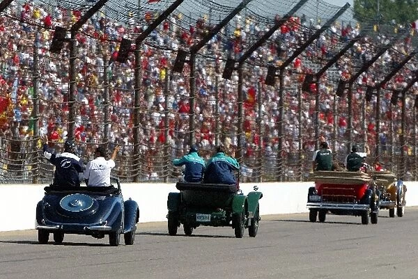 Formula One World Championship: Vintage cars during the drivers parade