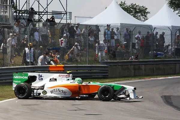 Formula One World Championship: Vitantonio Liuzzi Force India F1 VJM03 spins at the start of the race