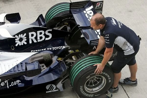 Formula One World Championship: Williams with tyres painted with green striped grooves