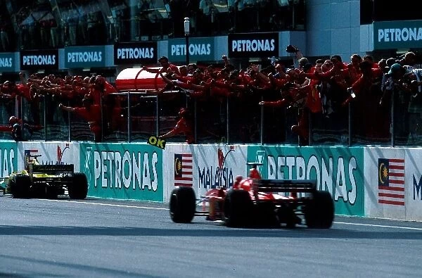 Formula One World Championship: Winner Michael SchumacherFerrari F1-2000 in front of his team after the finish