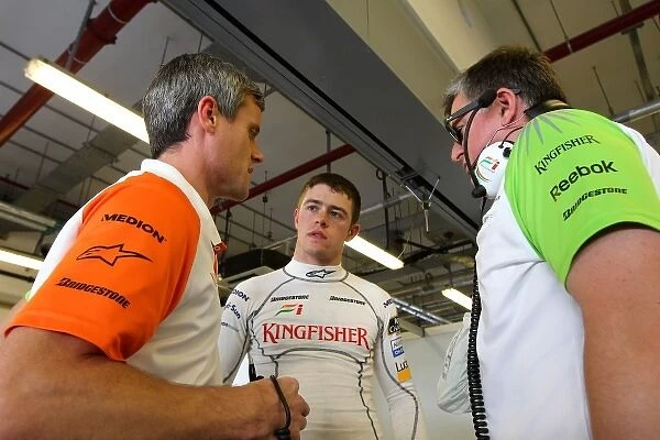 Formula One Young Driver Test: Dominic Harlow Force India F1 Chief Race Engineer talks with Paul Di Resta Force India and Otmar Szafnauer Force