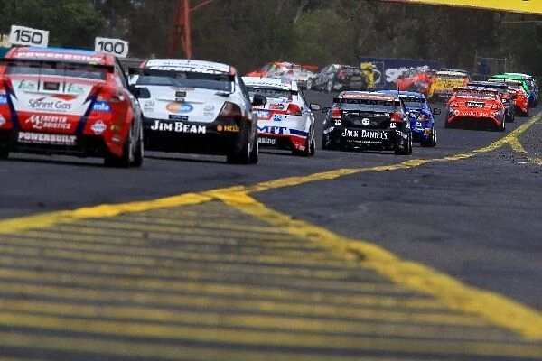 Garth Tander (AUS) Toll HRT Commodore leads the field during race 14