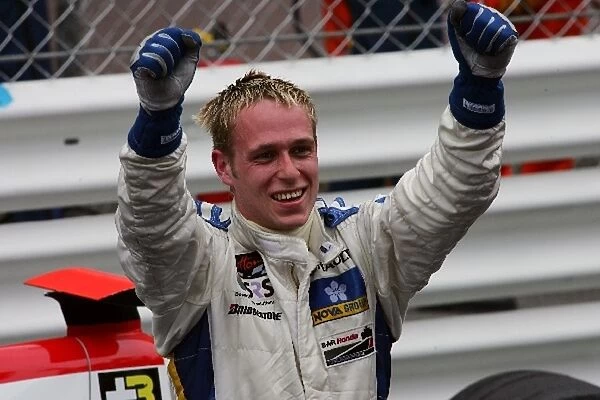 GP2: Adam Carroll Supernova wins the Monaco round of GP2 series