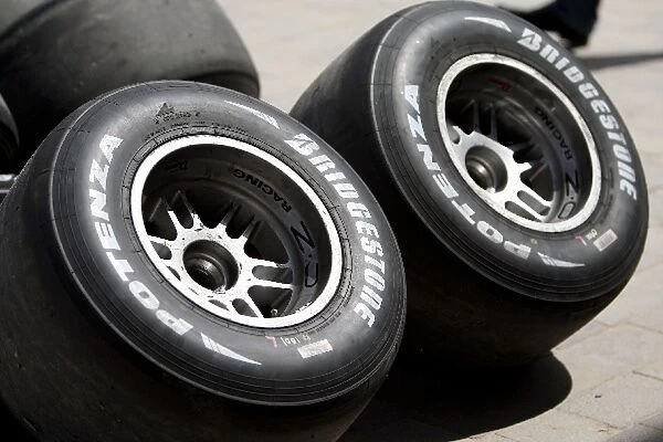 GP2 Asia Series: Bridgestone tyres: GP2 Asia Series Rd 5, Practice and Qualifying, Dubai, United Arab Emirates, 10 April 2008