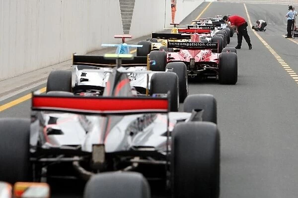 GP2 Asia Series: Cars leave the pit lane