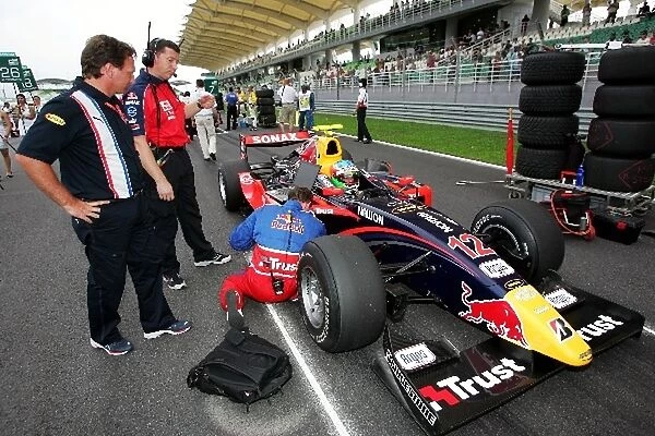 GP2 Asia Series: Christian Horner Red Bull Racing Team Principal on the grid with Yelmer Buurman TRUST Team Arden