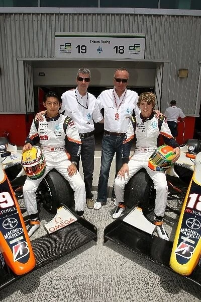 GP2 Asia Series: L-R: Ho-Pin Tung, Harald Schlegelmilch and the Trident Racing team