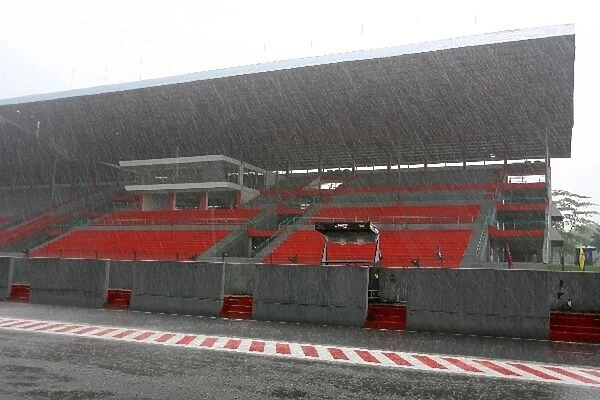 GP2 Asia Series: Monsoon rain in the pit lane