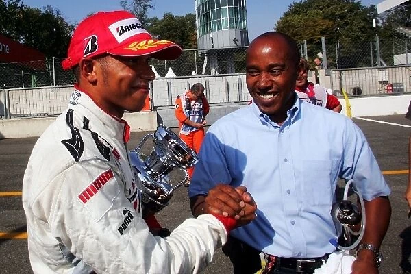 GP2: Lewis Hamilton ART celebrates his championship win with his father Anthony Hamilton