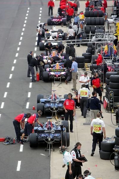 GP2: Pits during qualifying: GP2, Rd11 & Rd12 Practice, Silverstone, England, 8 July 2005