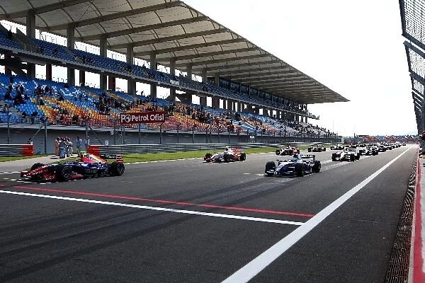 GP2 Series: The start of the race: GP2 Series, Rd 2, Race 1, Istanbul Park, Turkey, Saturday 10 May 2008