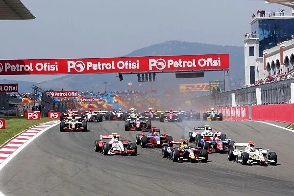 GP2 Series: The start of the race: GP2 Series, Rd 2, Race 2, Istanbul Park, Turkey, Sunday 11 May 2008