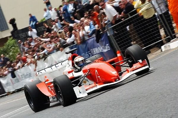 Grand Prix Masters: Eddie Cheever performs a demonstration run