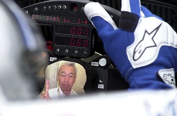 Honda drivers including Michael Andretti (USA), paid tribute to retiring Honda racing boss Asaka san. Bridgestone Potenza 500. Twin Ring Motegi, Motegi, Japan. 27