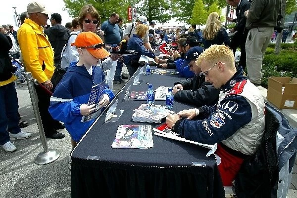 Indy Racing League: Kenny Brack Rahal Racing Dallara Honda signs autographs for the fans