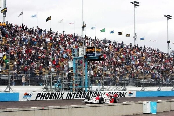 Indy Racing League: Race winner Sam Hornish Jnr Penske Racing Dallara Toyota takes the chequered flag