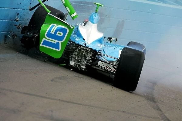 Indy Racing League: Rookie Paul Dana Ethanol  /  Hemelgarn Racing crashes during practice