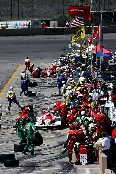 Indy Racing League: Second placed Sam Hornish Jnr Penske Racing Dallara Toyota makes a pitstop