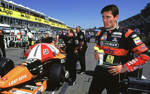 Internaional F3000 Championship, Rd 1. Imola, Italy, 7th - 8th April 2000. Mark Webber, European Arrows Team. Portrait. World LAT Photographic Tel: +44 (0) 208 251 3000 Fax: +44 (0) 208 251 3001 E-mail: digital@latphoto.co.uk