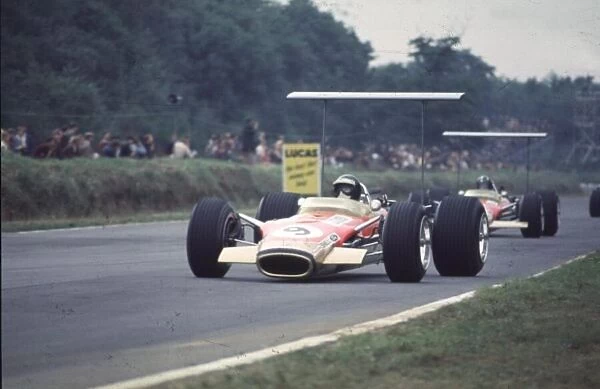 Jackie Oliver leads Graham Hill British Grand Prix, Brands Hatch, 20th July 1968, Rd 7 World LAT Photographic Tel: +44 (0) 181 251 3000 Fax: +44 (0) 181 251 3001 Ref: 68 GB 67