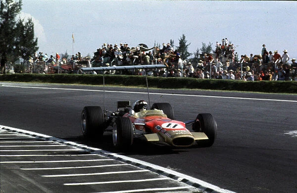 Jackie Oliver, Lotus 49B (3rd place) Mexican Grand Prix, Mexico City, 1-3 Nov 68 World LAT Photographic Tel: +44(0) 181 251 3000 Fax: +44(0) 181 251 3001 Ref: 68 MEX 12