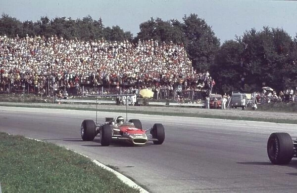 Jackie Oliver, Lotus 49B (retired) Italian Grand Prix, Monza 8th September 1968 Rd 9 World LAT Photographic Tel: +44 (0) 181 251 3000 Fax: +44 (0) 181 251 3001 Ref: 68 ITA 017