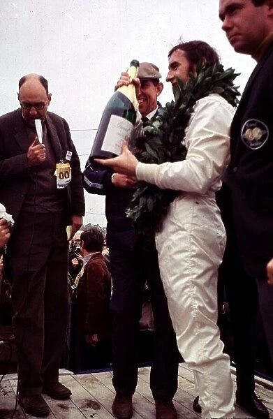 Jackie Stewart, Matra MS10, Winner USA Grand Prix, Watkins Glen, 4-6 Oct 68 World LAT Photographic Tel: +44(0) 181 251 3000 Fax: +44(0) 181 251 3001 Ref: 68 USA 73