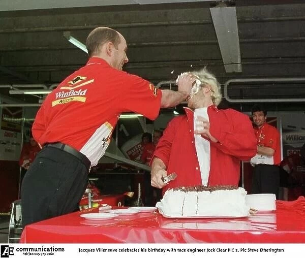 SE 2. Jacques Villeneuve celebrates his birthday with race engineer Jock Clear PIC 2