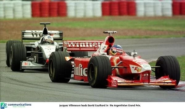 SE 11. Jacques Villeneuve leads David Couthard in the Argentinian Grand Prix