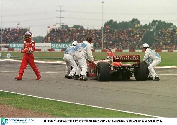 SE 5. Jacques Villeneuve walks away after his crash with David Couthard