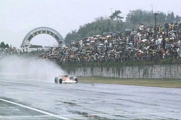 James Hunt, McLaren M23-Ford (3rd place) Japanese Grand Prix, Fuji 24th October 1976 World LAT Photographic Ref: 76 JAP 19