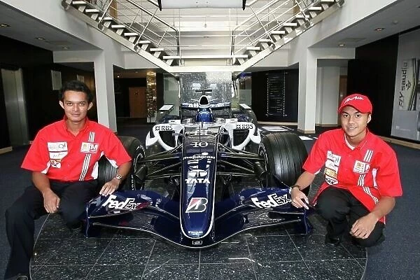 Jazeman Jaafar Tests Williams F1 Simulator