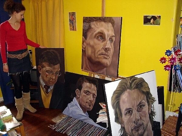 Jill Bradley: Artist Jill Bradley with her portraits of Ross Brawn, David Coulthard, Vitantonio Liuzzi and Jenson Button