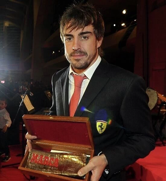 JM RUBIO. Fernando Alonso (ESP), Ferrari, received the Marca Leyenda Trophy.