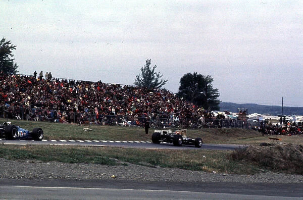 Jo Siffert leads Jackie Stewart US Grand Prix, Watkins Glen, USA