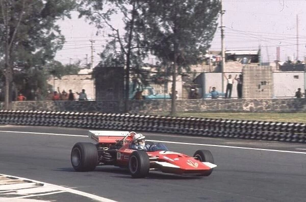 John Surtees, TS7 Ford, 8th Mexican Grand Prix, Mexico City 25 Oct 1970 World ©LA