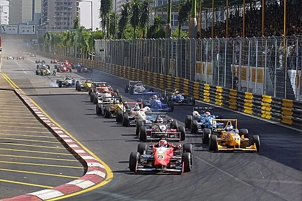 Jonathan Cochet, Signature Competition leads at the start: 2001 Macau Grand Prix