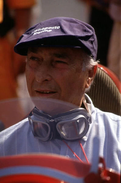 Juan-Manuel Fangio World LAT Photographic Somerset House, Somerset Road, Teddington, Middlesex. Tel: +44(0)181 251 3000 Fax: +44(0)181 251 3001 Ref: F1A 03