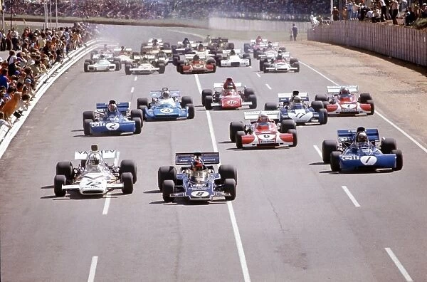 Kyalami, South Africa. 2-4 March 1972: Emerson Fittipaldi, Denny Hulme and Jackie Stewart lead at the start. Hulme and Fittipaldi finished in 1st