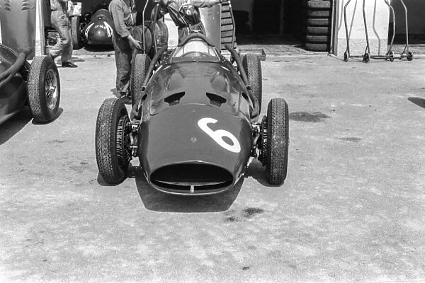 L1022 25A. 1957 Italian Grand Prix.. Monza, Italy