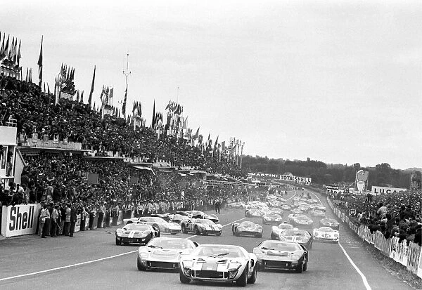 Le Mans 24 Hour Race: The start of the race is carried out in the traditional manner with the drivers running to their cars