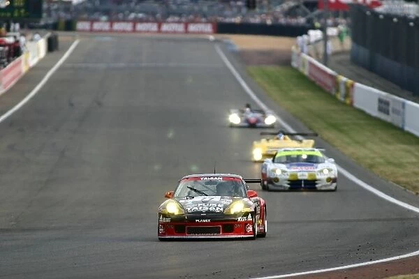 Le Mans 24 Hours: Atsushi Yogo  /  Kazuyuki Nishizawa  /  Akira Iida Team Taisan Advan Porsche 911 GT3-RS