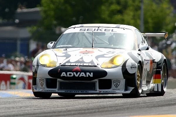 Le Mans 24 Hours: David Shep  /  Tony Burgess  /  John Lloyd Seikel Motorsport Porsche 911 GT3-RS